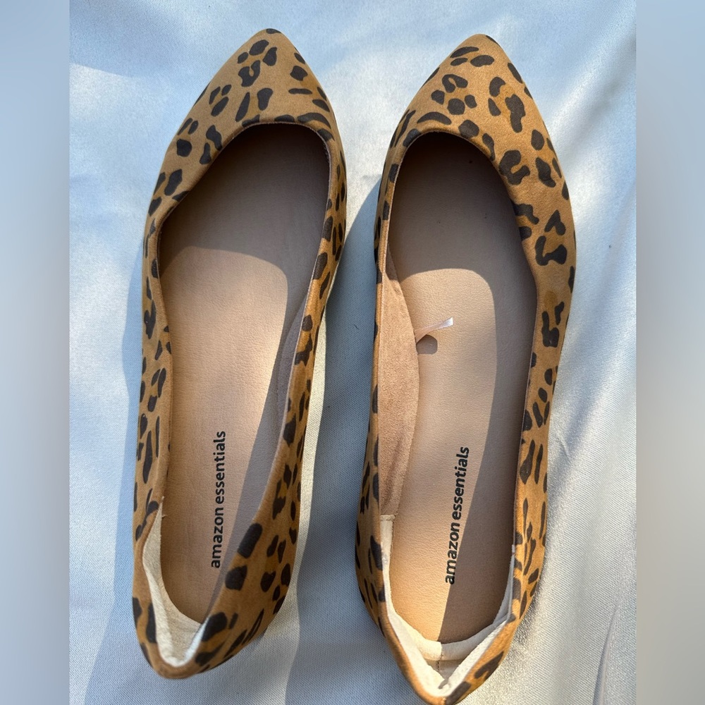 Brand new no tags Leonard print pointed toe ballet flat 9w shoes
